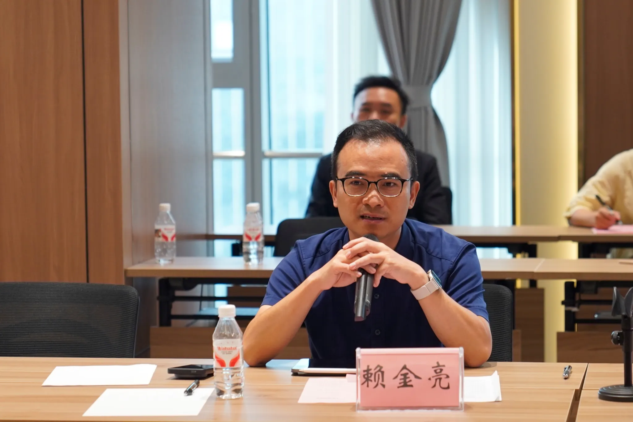 Representatives of the Guangxi side during discussions.
